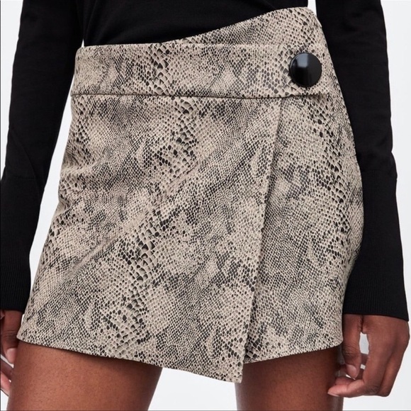 Zara Snakeskin Faux Suede like material Skort size L - Picture 1 of 11